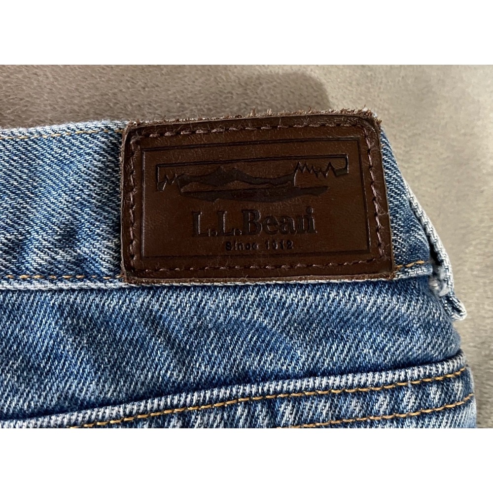 LL Bean Straight Fit Jeans Womens 14 PET Medium Wash Blue Denim 100% Cotton - Picture 6 of 6